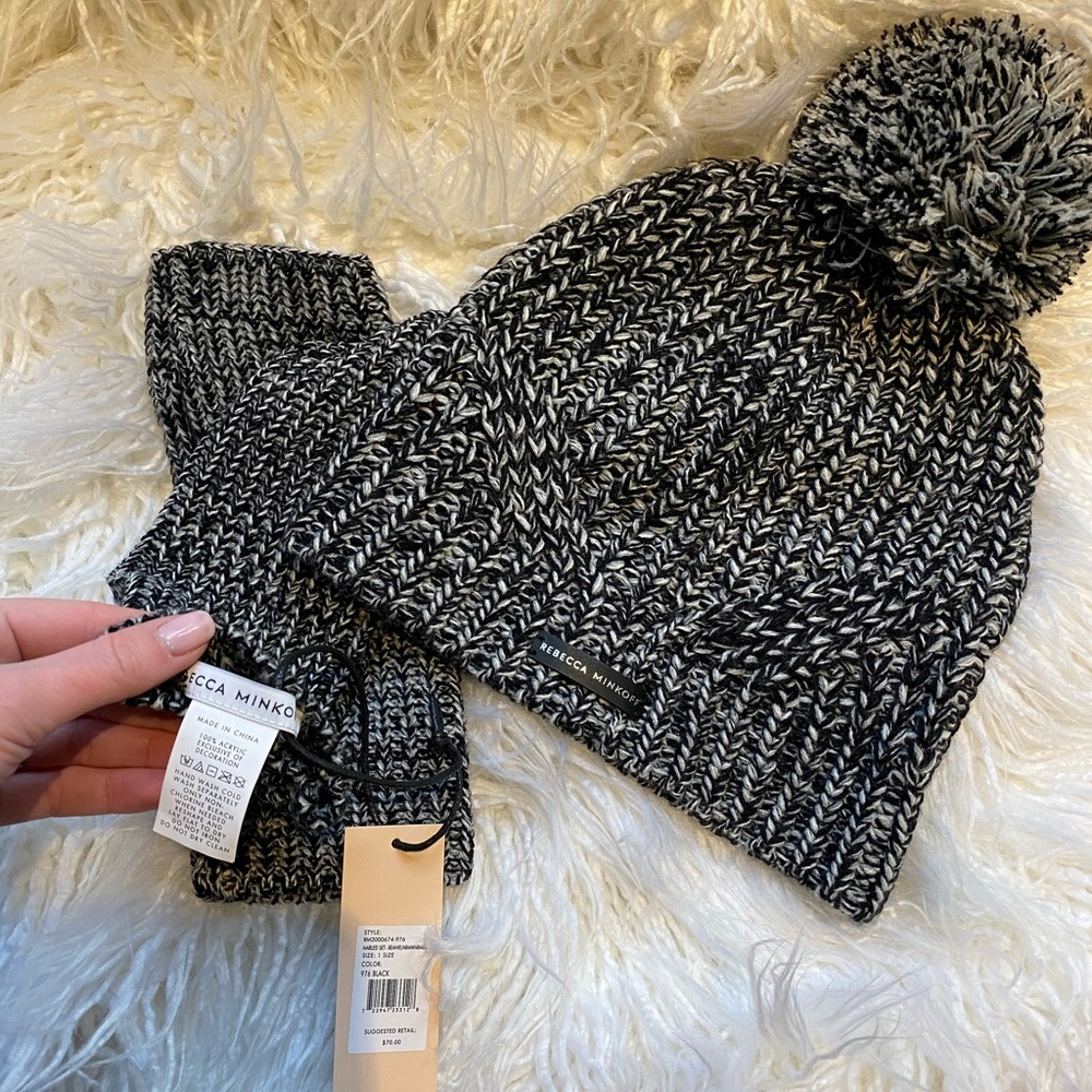 NWT Rebecca Minkoff hat and arm warmer set🖤🤍